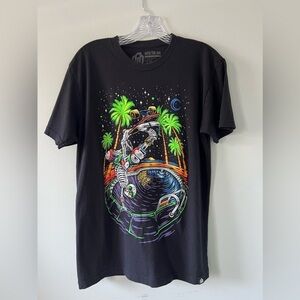 Black tshirt into the am